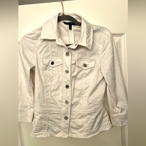 White House Black Market White Bottom Up Shirt Size S - Picture 1 of 4